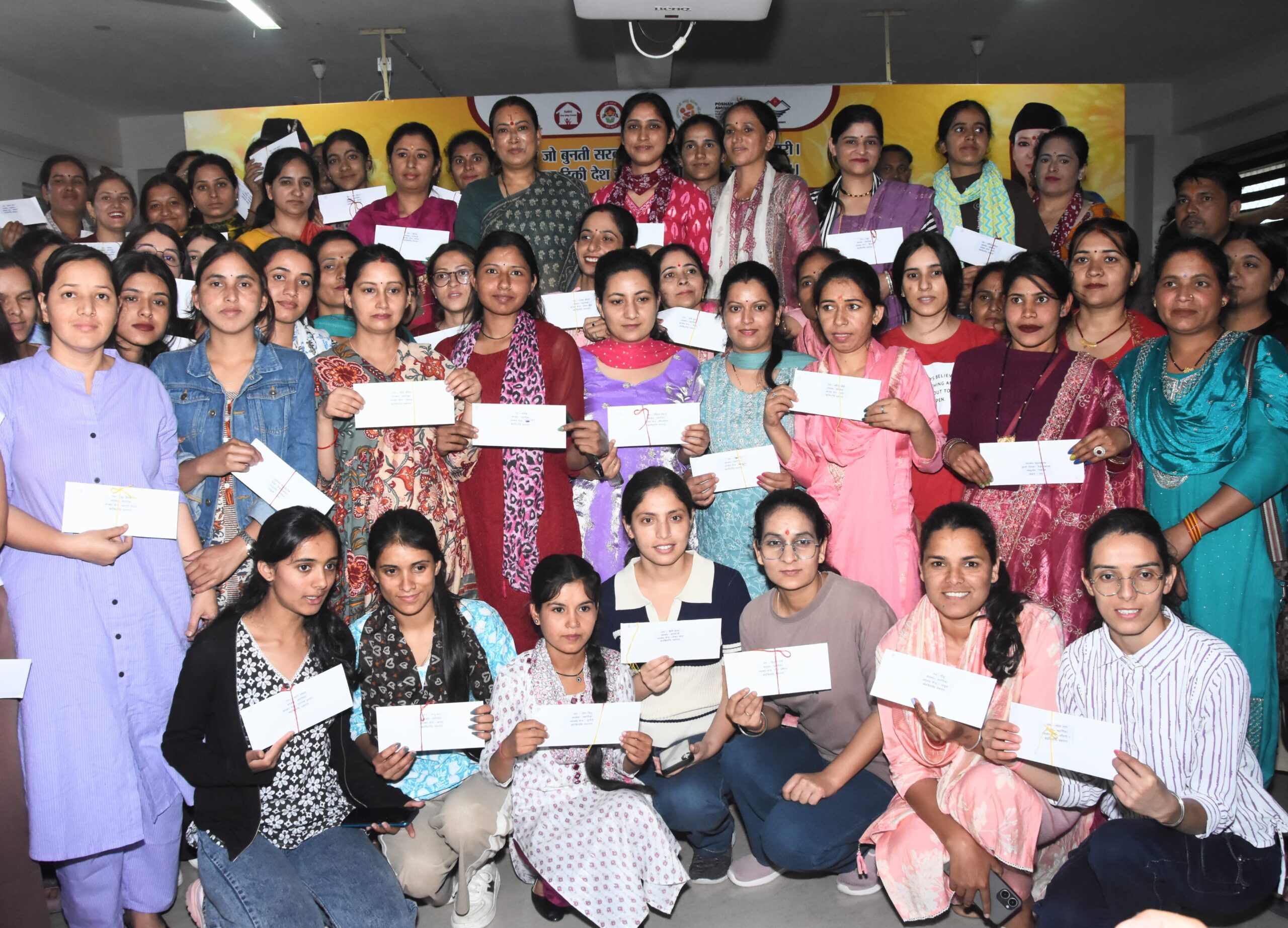 खुशी मिली इतनी – महिला सशक्तिकरण एवं बाल विकास मंत्री रेखा आर्या ने  जनपद देहरादून में नवनियुक्त 212 कार्यकत्रियों और सहायिकाओं को सौंपे Appointment Letter