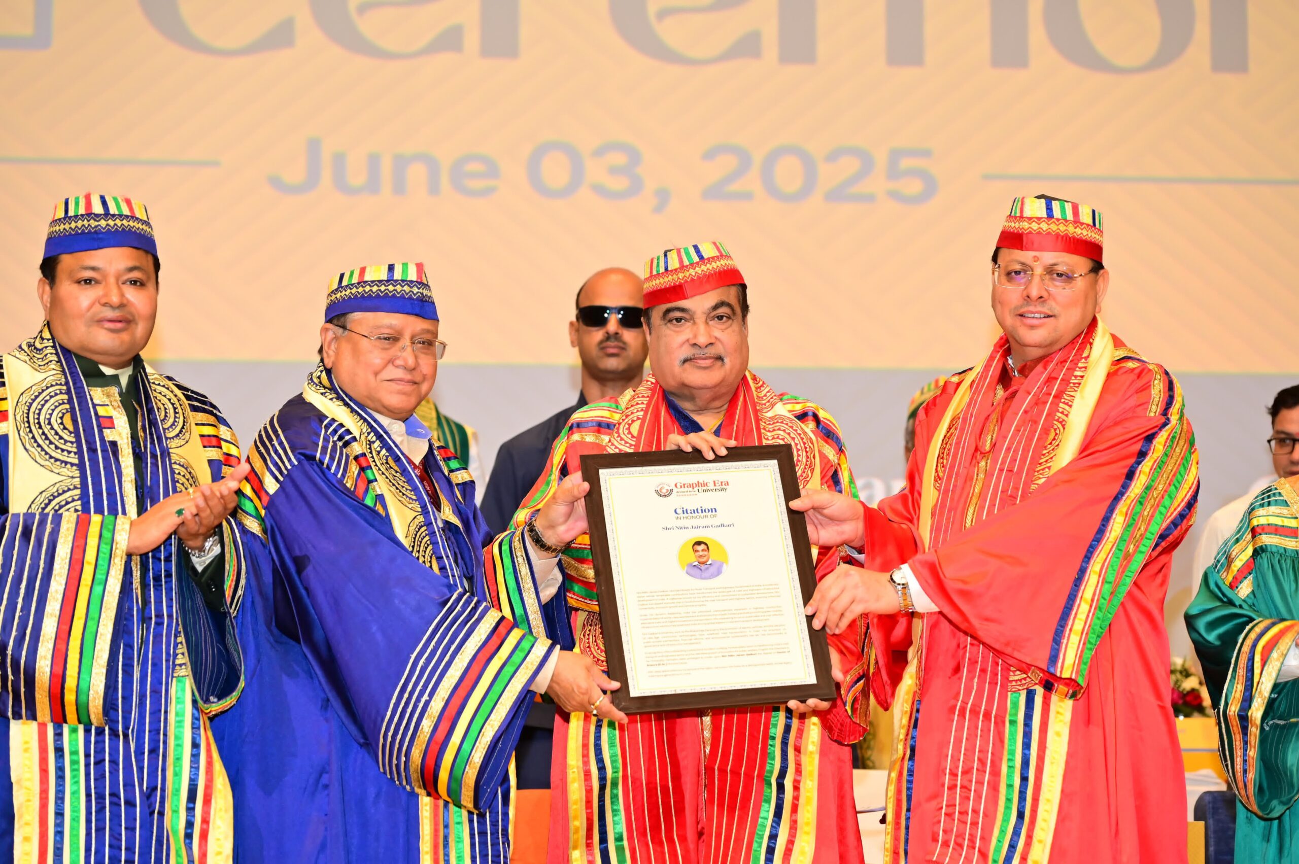 ग्राफिक एरा यूनिवर्सिटी के दीक्षांत समारोह में शामिल हुए केंद्रीय मंत्री नितिन गडकरी,विद्यार्थियों को पीएचडी की उपाधियां और डिग्रियों से नवाजा