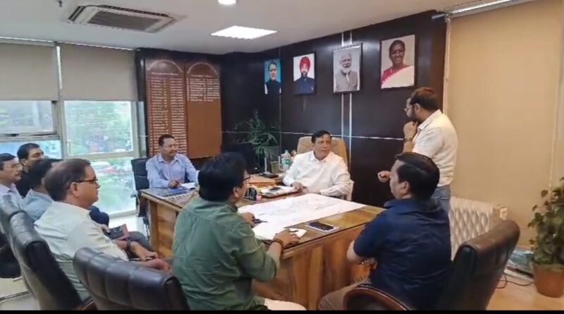 एमडीडीए उपाध्यक्ष तिवारी ने की निर्माणाधीन आढत बाजार की समीक्षा ,लाभार्थियों को आवंटन की कार्यवाही माह अगस्त तक  किये जाने के निर्देश