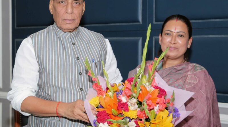 उत्तराखंड की कैबिनेट मंत्री रेखा आर्या ने दी रक्षा मंत्री से शिष्टाचार मुलाकात,ऑपरेशन सिंदूर की सफलता पर दी बधाई
