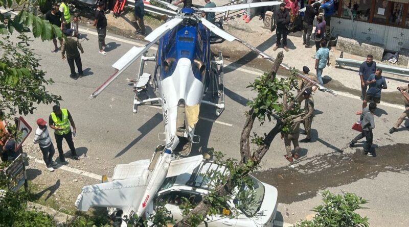 टेक ऑफ के समय हेलीकॉप्टर में आई तकनीकी खराबी,  सड़क पर करवाई इमरजेंसी हार्ड लैंडिंग, पायलट को आई मामूली चोट, रोड पर खड़ी एक कार क्षतिग्रस्त