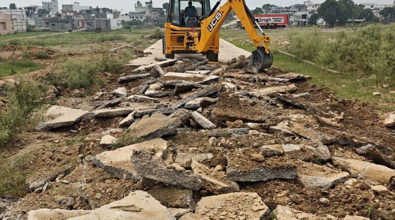 अभियान जारी- मसूरी देहरादून विकास प्राधिकरण ने  कई अवैध निर्माणों व प्लाॅटिंग पर सीलिंग व ध्वस्तीकरण की कार्यवाही