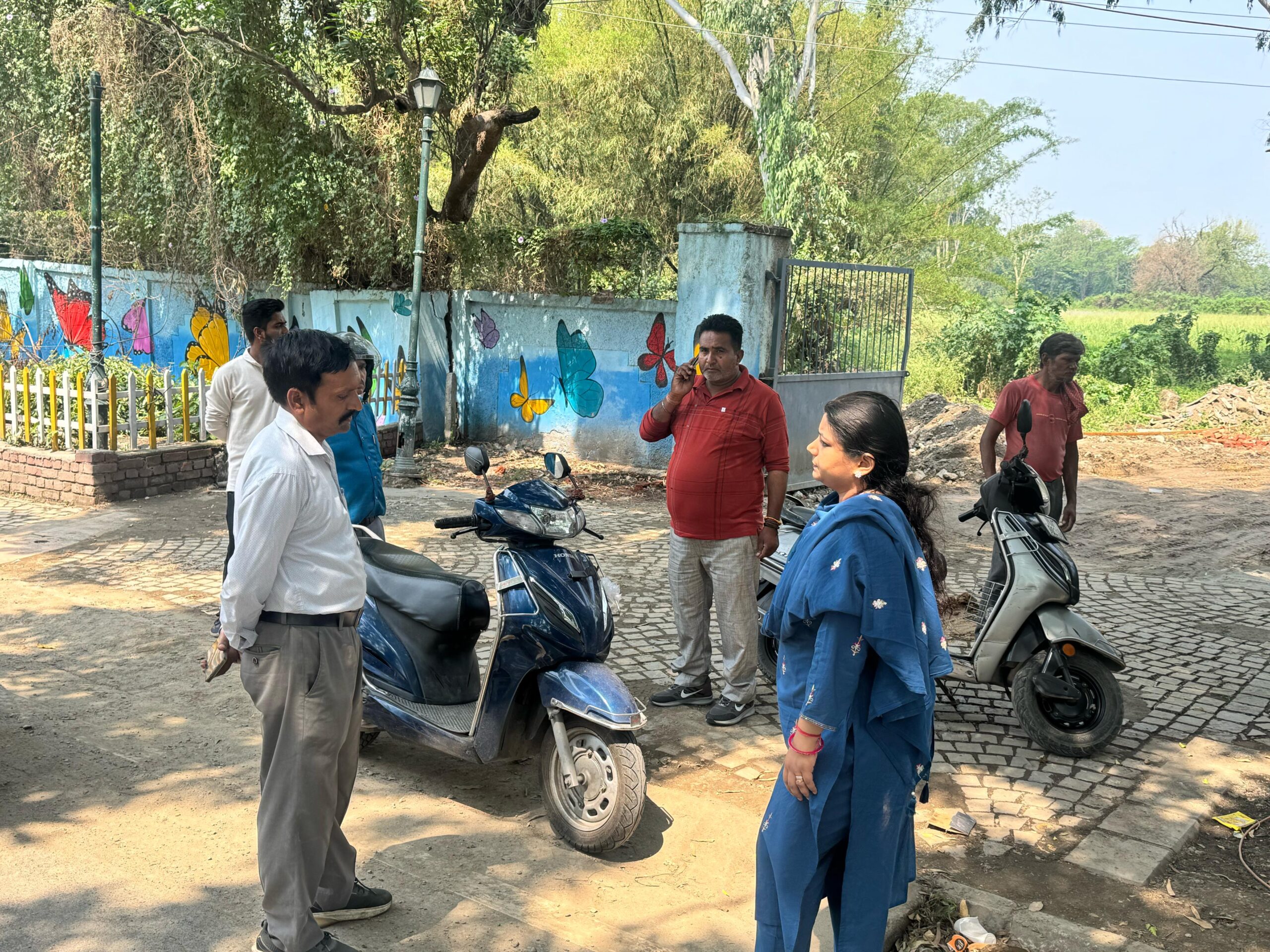 नगर आयुक्त देहरादून नमामि बंसल ने किया कई क्षेत्रों में औचक निरीक्षण , लापरवाही बरतने पर कई कर्मचारियों के खिलाफ कार्रवाई