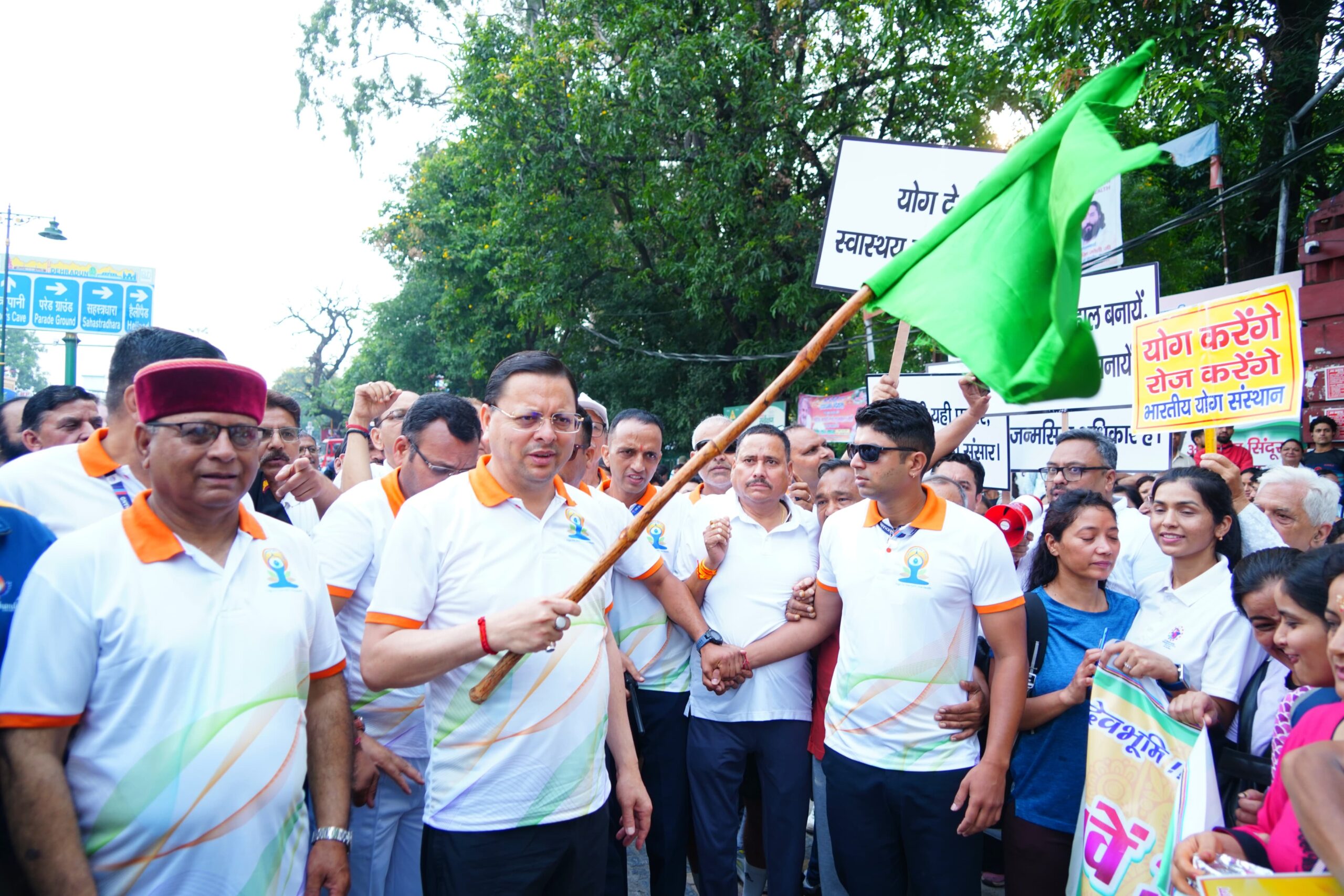 अंतर्राष्ट्रीय योग दिवस से पहले रन फॉर योग में दौड़े मुख्यमंत्री धामी, कहा – योग संपूर्ण विश्व के लिए करता है संजीवनी का काम