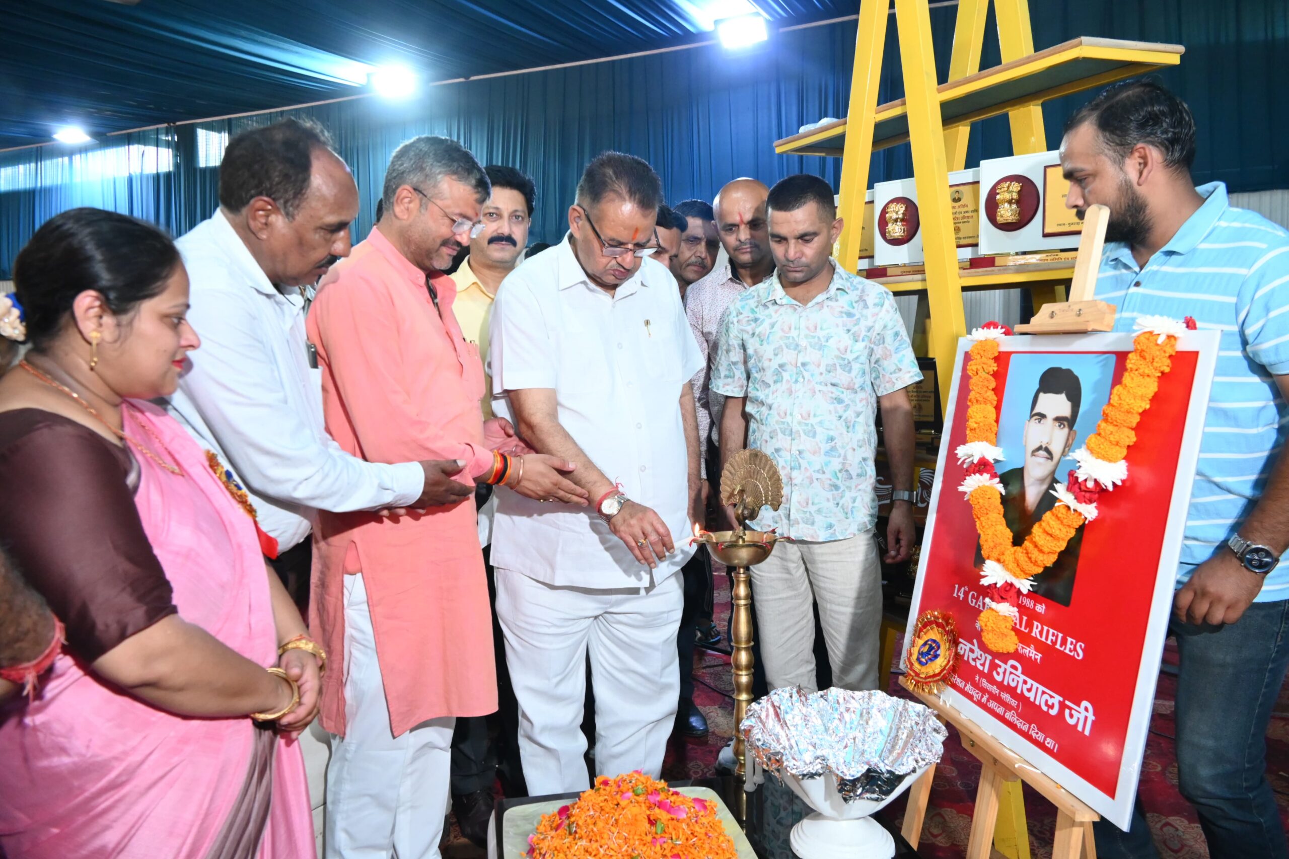 सैनिक कल्याण मंत्री जोशी ने किया शहीद राईफलमेन नरेश उनियाल स्मृति द्वार का उद्घाटन, शहीद की याद में प्रत्येक वर्ष कार्यक्रम आयोजित करने की घोषणा