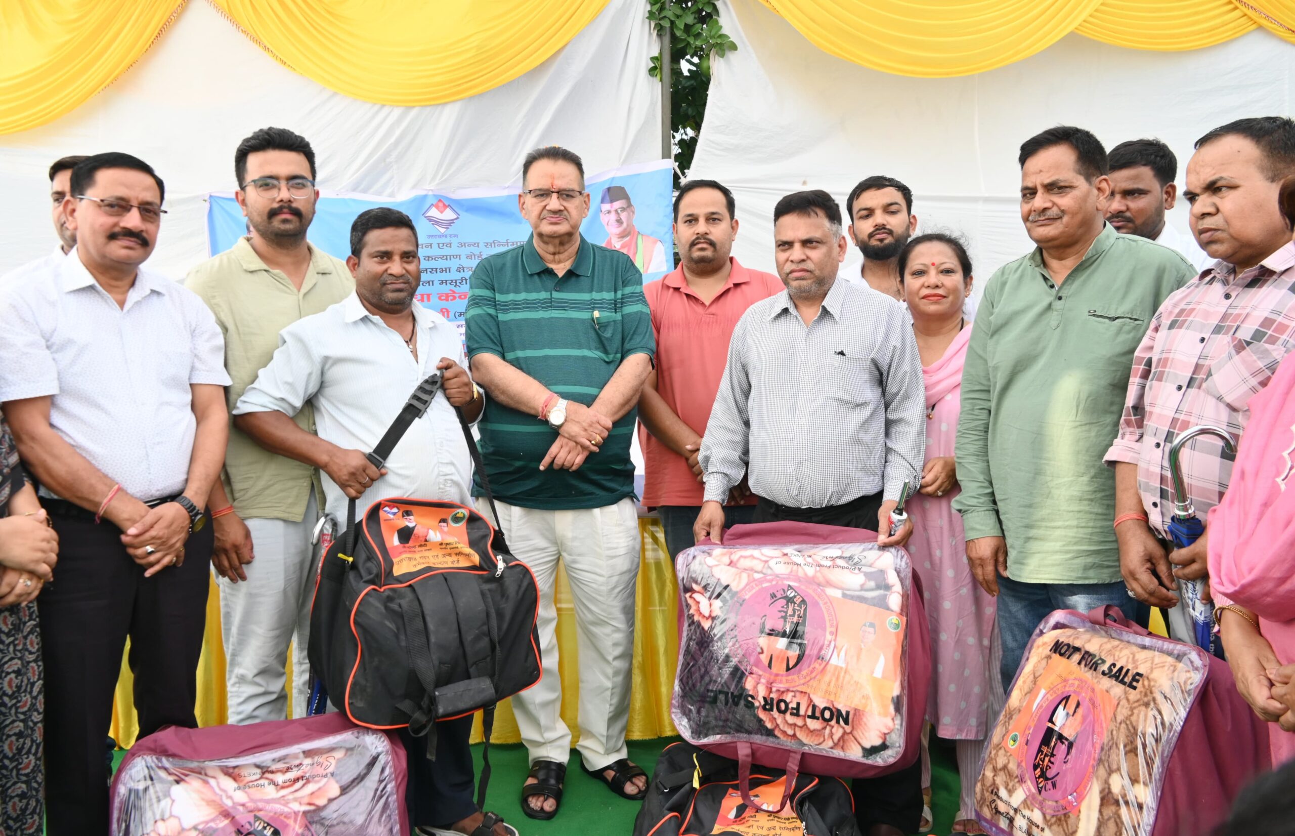 कैबिनेट मंत्री जोशी ने किया श्रमिक सुविधा केन्द्र का उद्घाटन , कई श्रमिक लाभार्थियों को सामान भी दिया