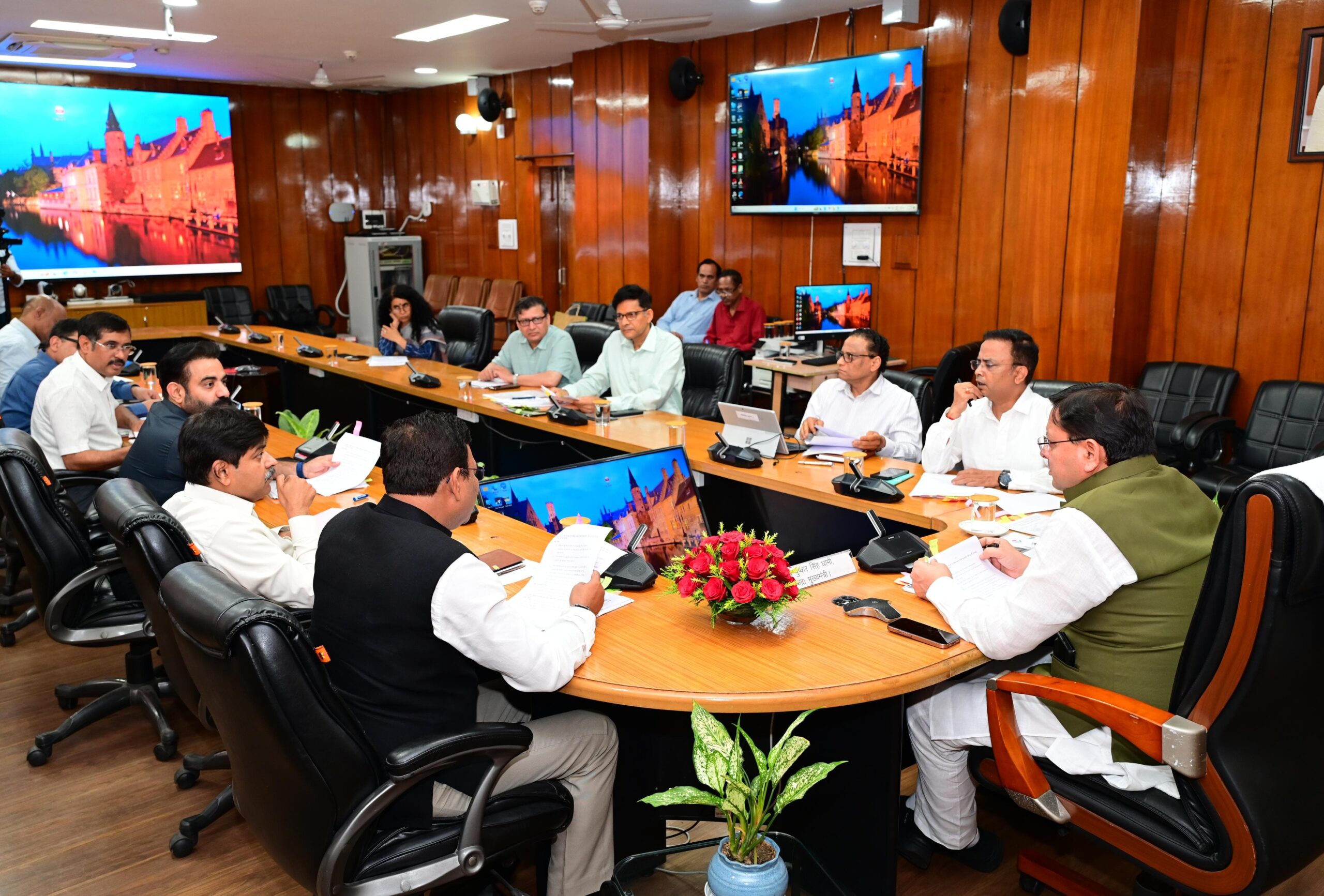 मुख्यमंत्री पुष्कर धामी ने यूपी से परिसंपत्तियों के शीघ्र समाधान के दिए निर्देश