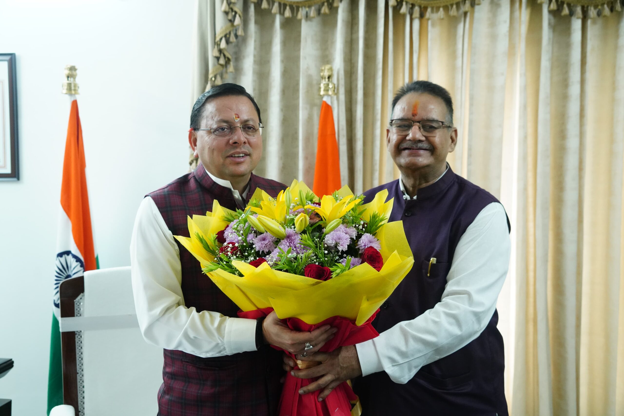 मुख्यमंत्री धामी को चार वर्ष का कार्यकाल पूर्ण करने पर कैबिनेट मंत्री जोशी ने मुलाकात कर दी मुबारकबाद