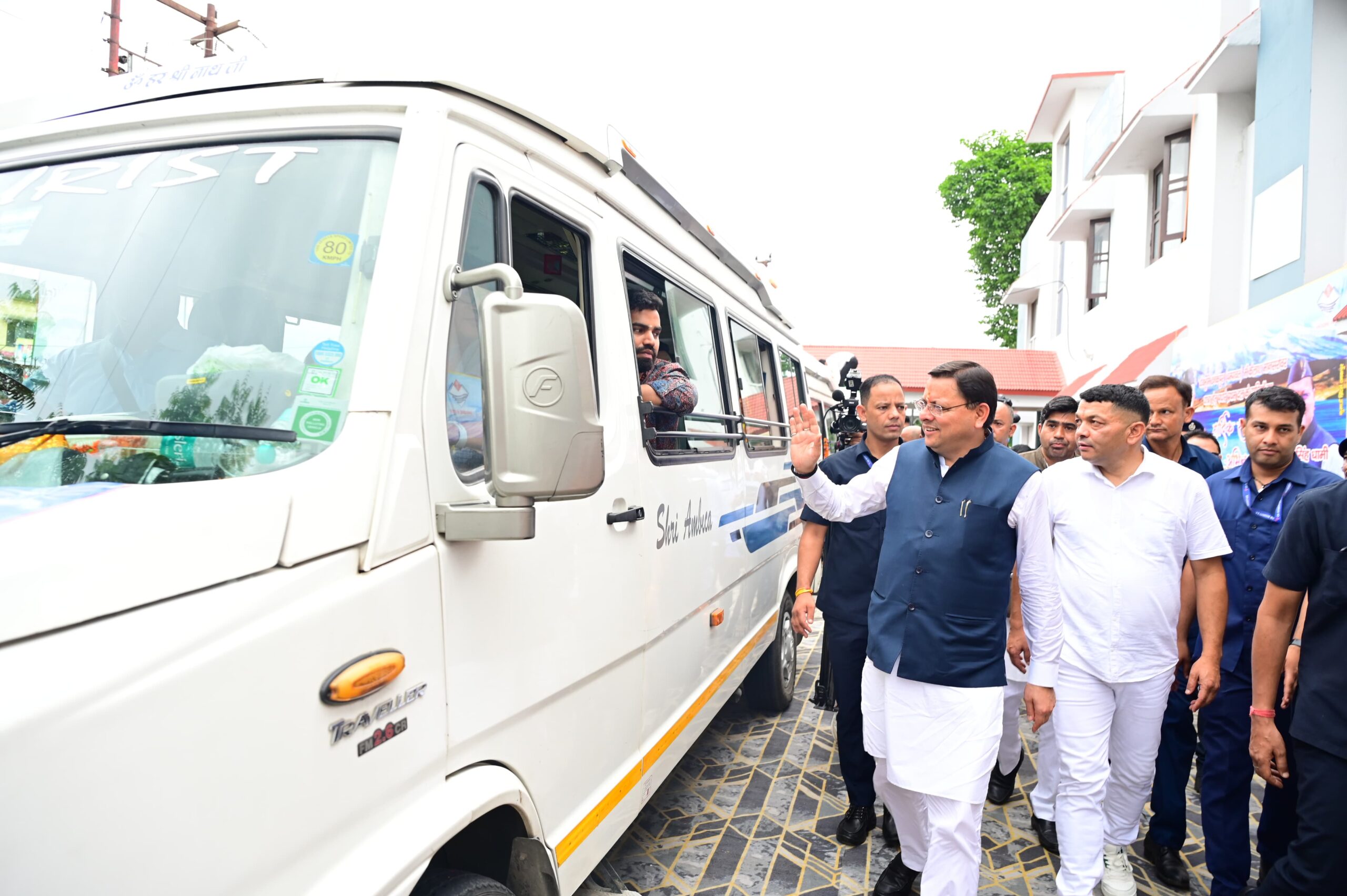 देवभूमि से शिवधाम की ओर पहला कदम- सीएम धामी ने टनकपुर से कैलाश मानसरोवर यात्रा के लिए पहले दल को  हरी झंडी दिखाकर किया रवाना