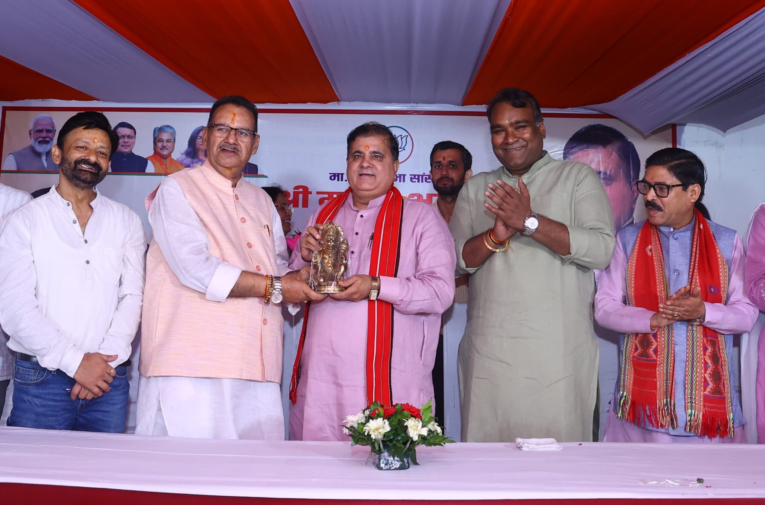 कैबिनेट मंत्री जोशी ने मसूरी विधानसभा क्षेत्र में भाजपा प्रदेश अध्यक्ष महेन्द्र भट्ट का स्मृति चिन्ह देकर किया सम्मान व अभिनन्दन, जनसंघ के संस्थापक डॉ. श्यामा प्रसाद  की जयंती पर अर्पित की श्रद्धांजलि 