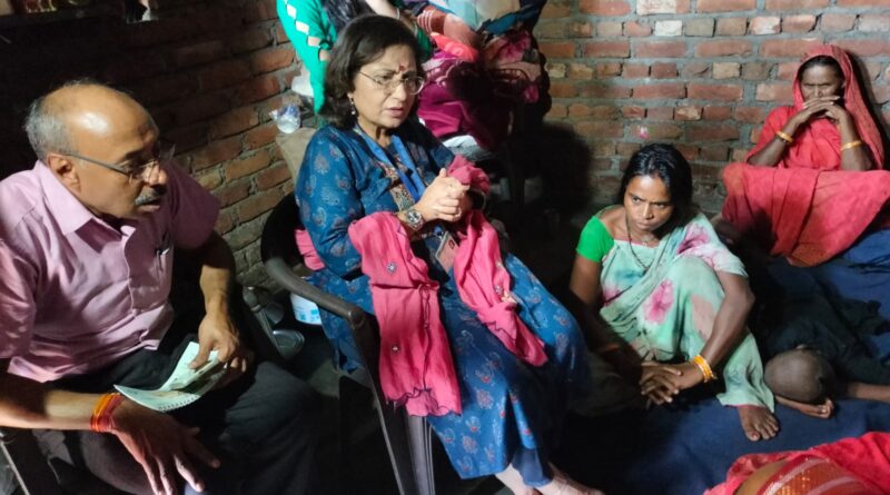 बाल आयोग अध्यक्ष डॉ गीता खन्ना पहुंची डोईवाला, स्क्रीनिंग प्लांट में मृत मिली बालिका के परिजनों से की मुलाकात, केस की पारदर्शिता से जांच के साथ ही हर संभव मदद का दिलाया भरोसा