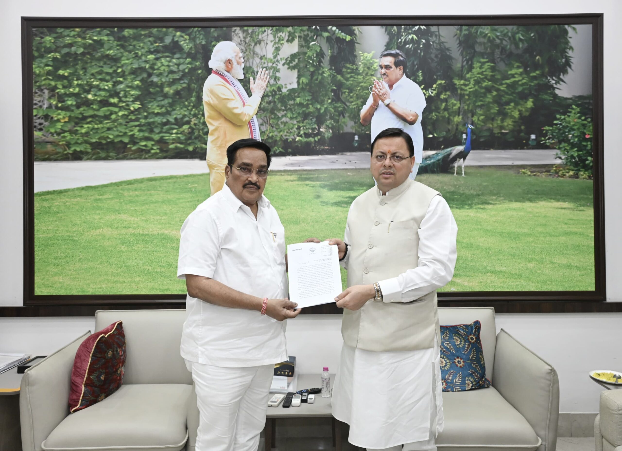 मुख्यमंत्री धामी ने केन्द्रीय जल शक्ति मंत्री सीआर पाटिल से मुलाकात, 5 जल विद्युत परियोजनाओं के क्रियान्वयन की गुजारिश