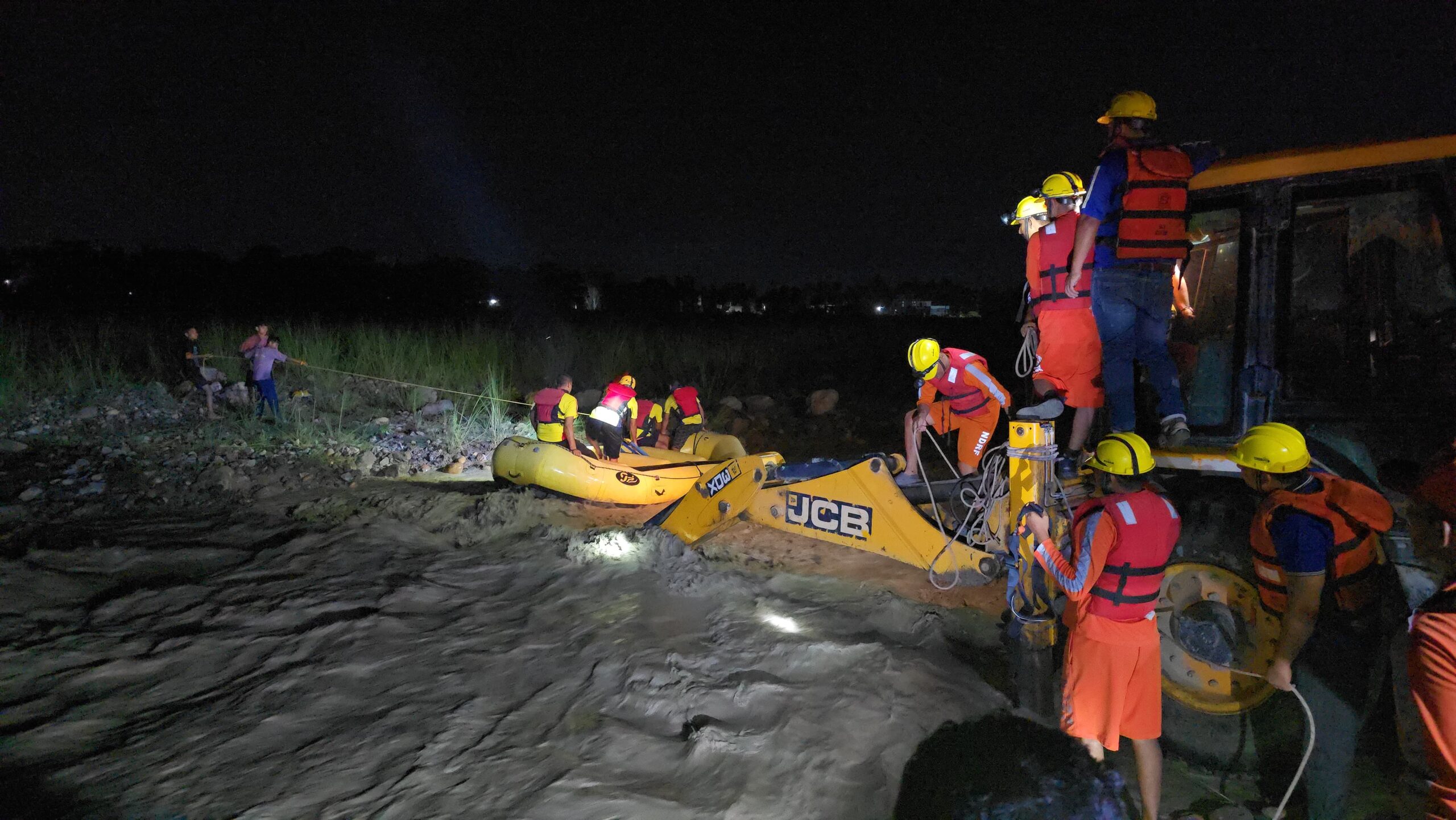 बड़ा हादसा- पिथौरागढ़ में यात्रियों से भरा वाहन नदी में गिरा, 8 की मौत 