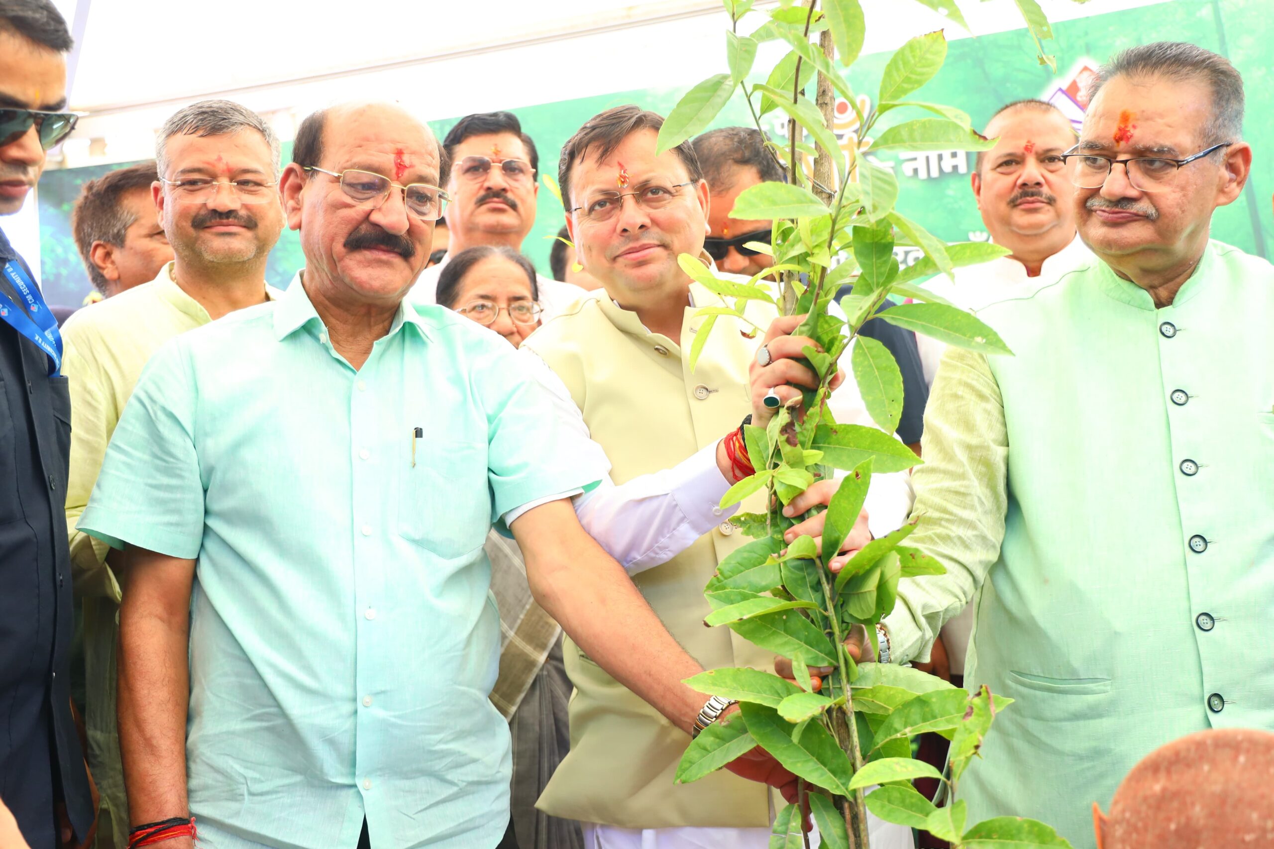 उत्तराखंड में रही हरेला पर्व की धूम – सीएम पुष्कर धामी ने रुद्राक्ष का पौधा लगाकर दिया प्रकृति संरक्षण का संदेश 