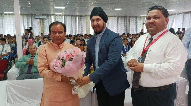 UttraKhand – उच्च शिक्षा मंत्री डॉ रावत ने जीआरडी में किया मेधावी छात्रों को सम्मानित , कहा – युवाओं को रोजगार दे रही वर्तमान सरकार                  