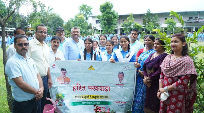 हरित पखवाड़े के तहत नगर निगम का वृक्षारोपण अभियान जारी-महापौर सौरभ थपलियाल ने कहा – पर्यावरण के प्रति जागरूक रहें छात्र