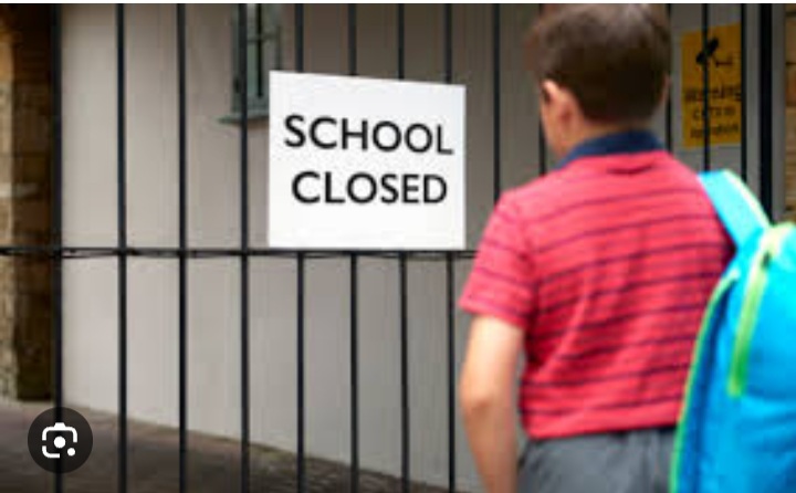 देहरादून जिले में कल भी बंद रहेंगे सभी स्कूल,  आंगनबाडी केन्द्रों में भी रहेगा अवकाश,  जिलाधिकारी सविन बंसल ने जारी किए आदेश