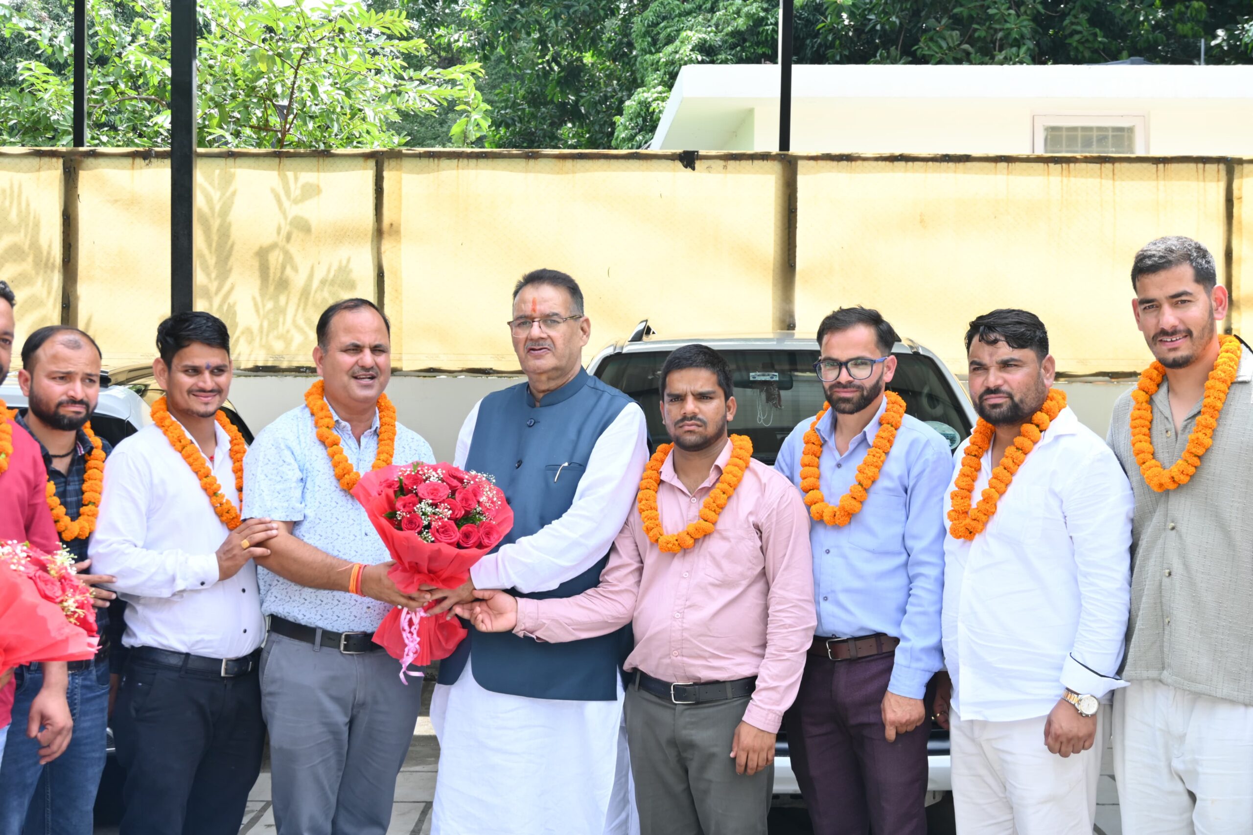 कृषि मंत्री जोशी से मिले पंचायत चुनावों में विजयी जनप्रतिनिधि,पूर्ण निष्ठा, ईमानदारी एवं समर्पण के साथ दायित्वों के निर्वहन की दी नसीहत