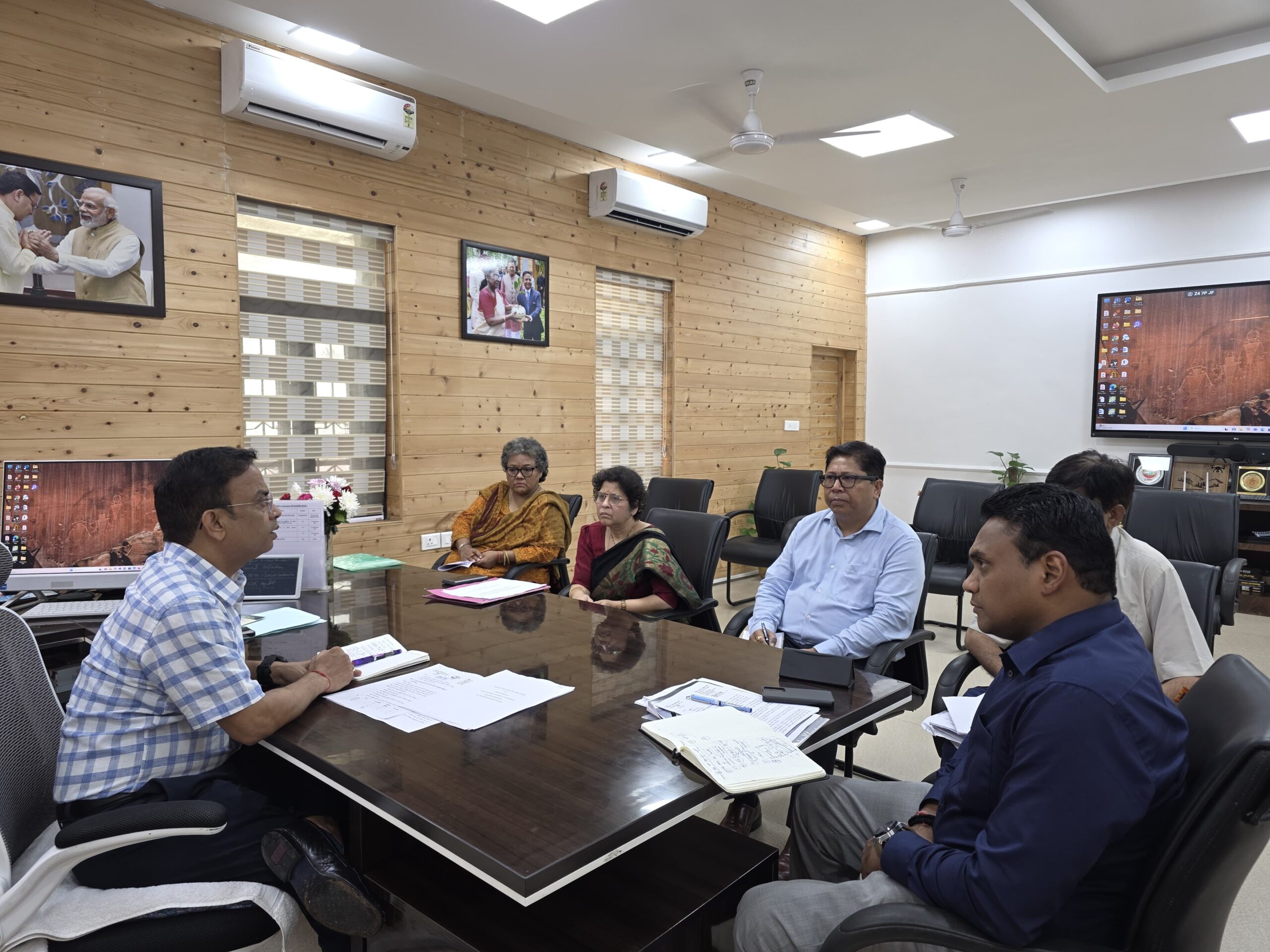 धामी सरकार ने स्वास्थ्य सेवाओं में सुधार को कसी कमर, आयुक्त बनाने पर विचार, विभाग से मांगा प्रस्ताव