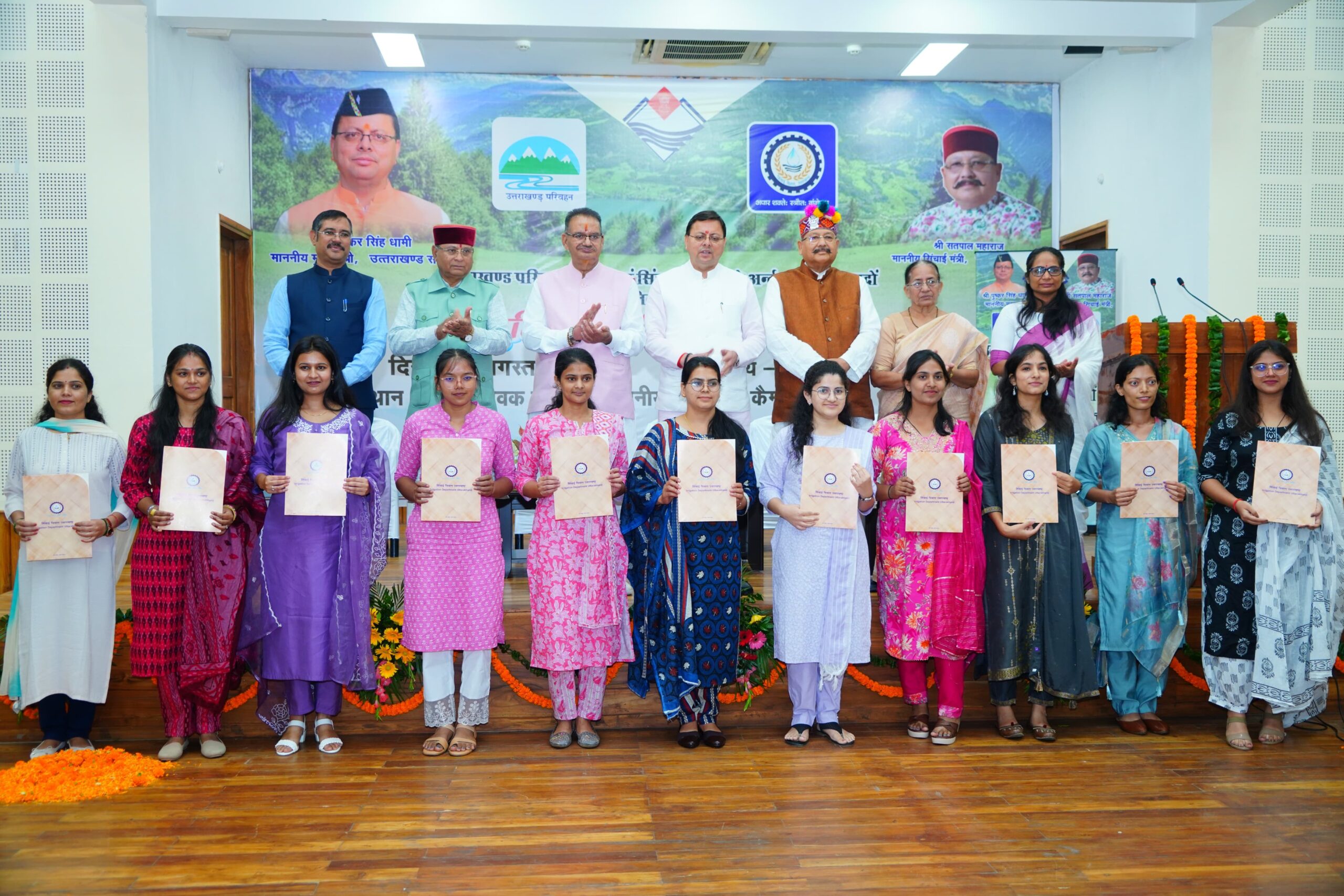 मुख्यमंत्री धामी ने सिंचाई विभाग में 144 और परिवहन विभाग में 43 मृतक आश्रितों को सौंपे नियुक्ति पत्र