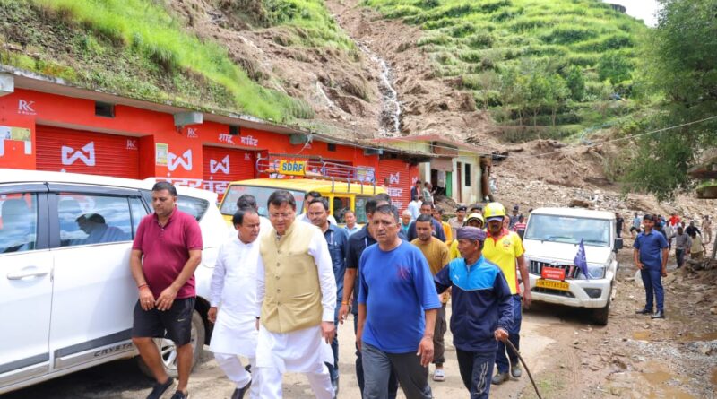 सीएम धामी ने किया पौड़ी के आपदाग्रस्त क्षेत्र सैंजी का स्थलीय निरीक्षण , कहा -राज्य सरकार हर परिस्थिति में खड़ी है प्रभावितों के साथ