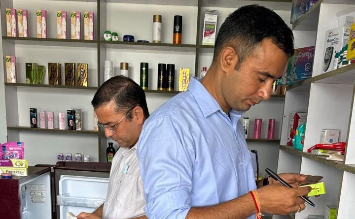 ऋषिकेश और हरिद्वार के औषधि विक्रेताओं पर एफडीए की छापेमारी,हरिद्वार की पांच फर्मों के लाइसेंस होंगे निरस्त, दो फर्मां पर दवा बिक्री पर रोक