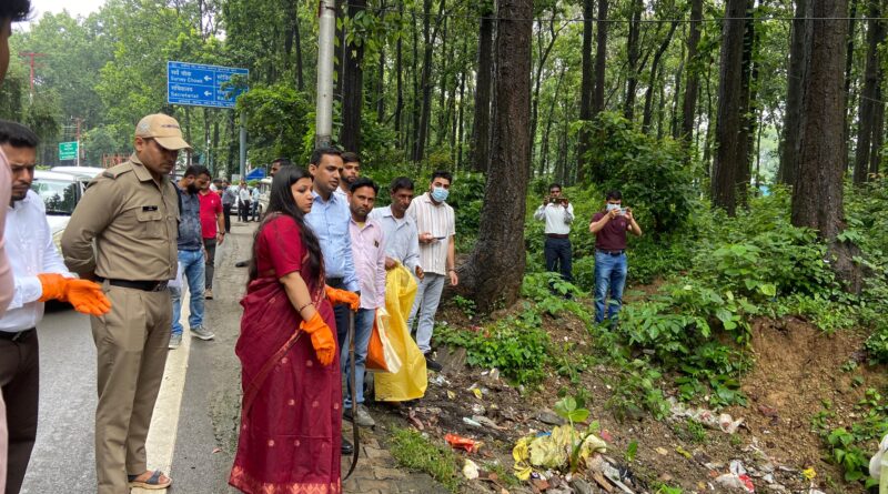 नगर निगम देहरादून ने चलाया व्यापक स्वच्छता अभियान , महापौर सौरभ थपलियाल व नगर आयुक्त नमामि बंसल ने लोगों को किया सफाई के प्रति प्रेरित