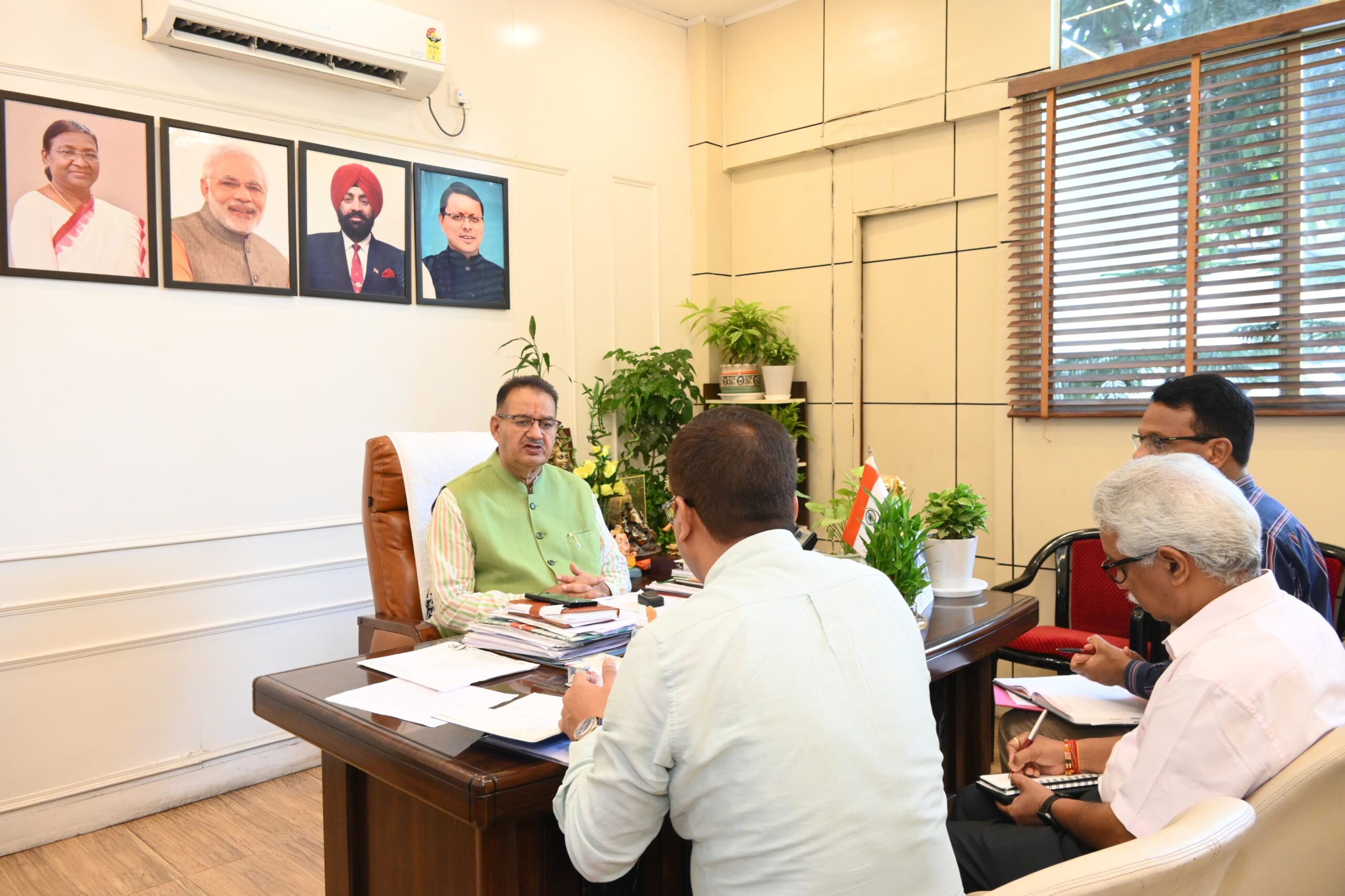 ग्राम्य विकास मंत्री ने की ताकीद – पीएमजीएसवाई की बरसात से बाधित सड़कों को प्राथमिकता पर खोलें