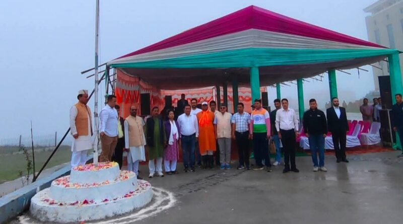 कैबिनेट मंत्री डॉ. धन सिंह रावत ने विधानसभा परिसर भराड़ीसैंण में फहराया राष्ट्रीय ध्वज , कहा – स्वतंत्रता दिवस देशभक्ति, एकता और सेवा भावना को दृढ़ करने का अवसर