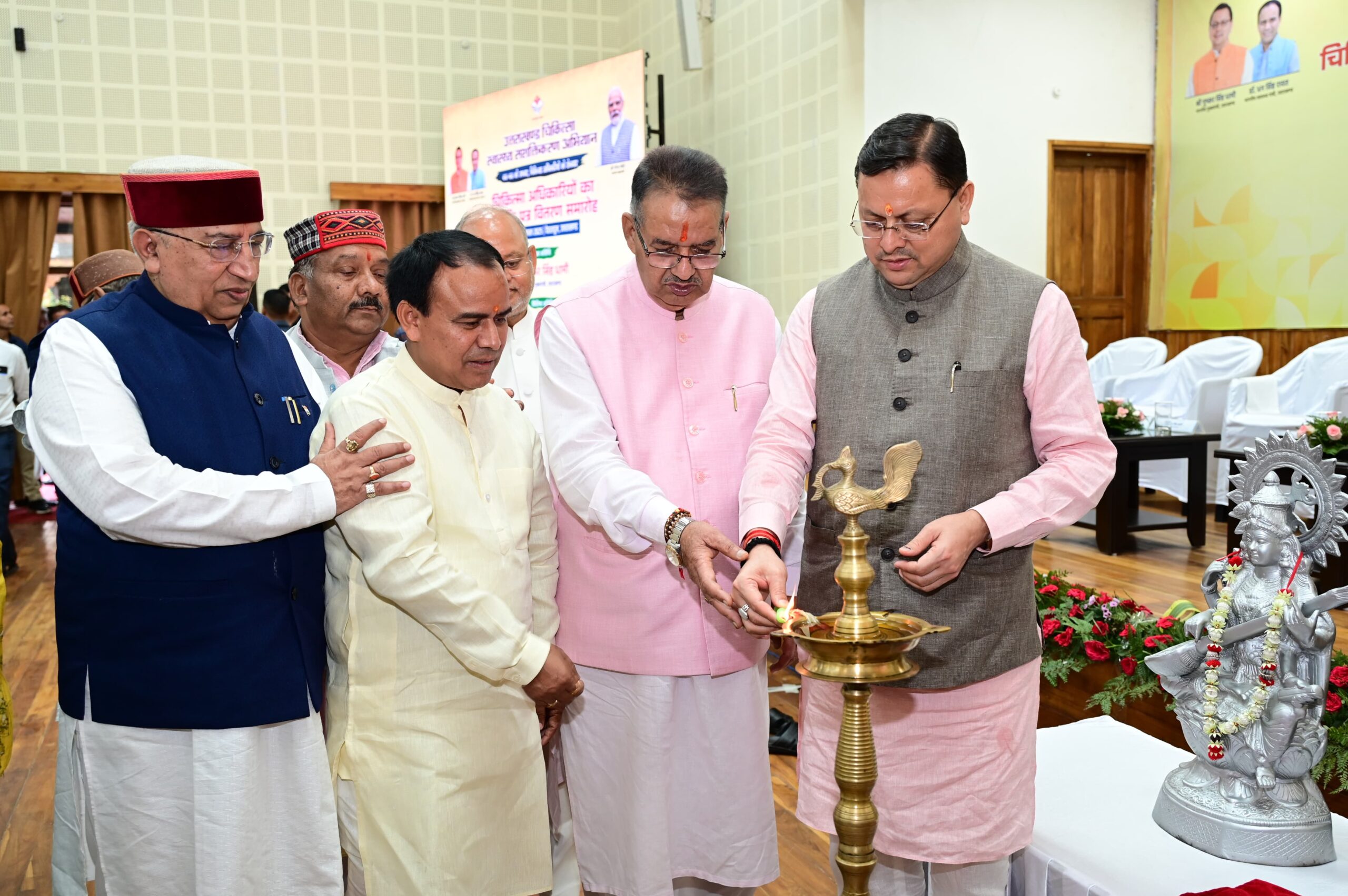 खुशी मिली इतनी – मुख्यमंत्री धामी के हाथों  220 चिकित्सा अधिकारियों को मिले अपॉइंटमेंट लेटर , कहा – अपने ज्ञान और कौशल से लोगों के स्वास्थ्य को करें ठीक