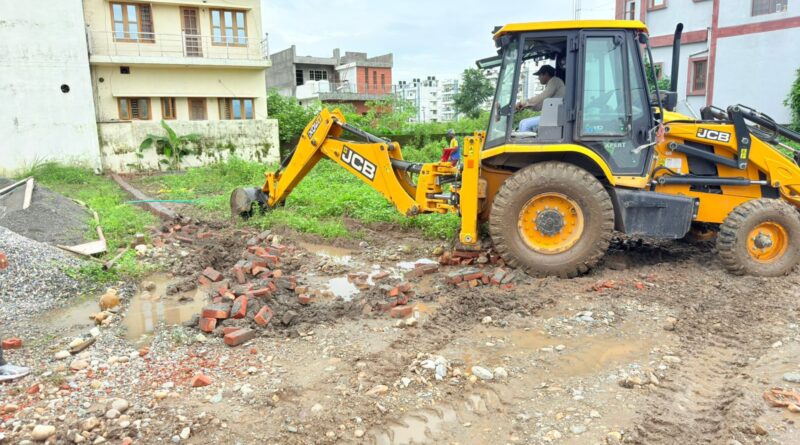 Big Action – अवैध निर्माण और प्लॉटिंग पर चला मसूरी देहरादून विकास प्राधिकरण का पीला पंजा , कई भवन किए ध्वस्त व सील