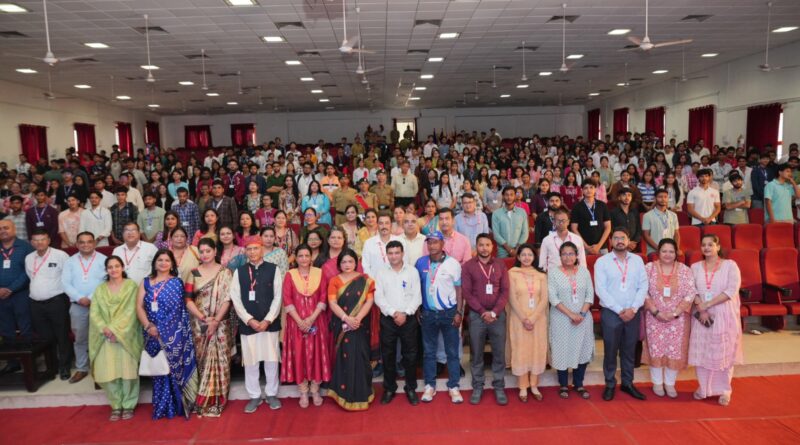 एसजीआरआरयू में दो दिवसीय दीक्षारंभ में गूँजे सफलता के मंत्रों से नवप्रवेशियों ने बढ़ाए आत्मविश्वास भरे कदम,  चेहरों पर आत्मविश्वास और उम्मीद की बिखरी चमक