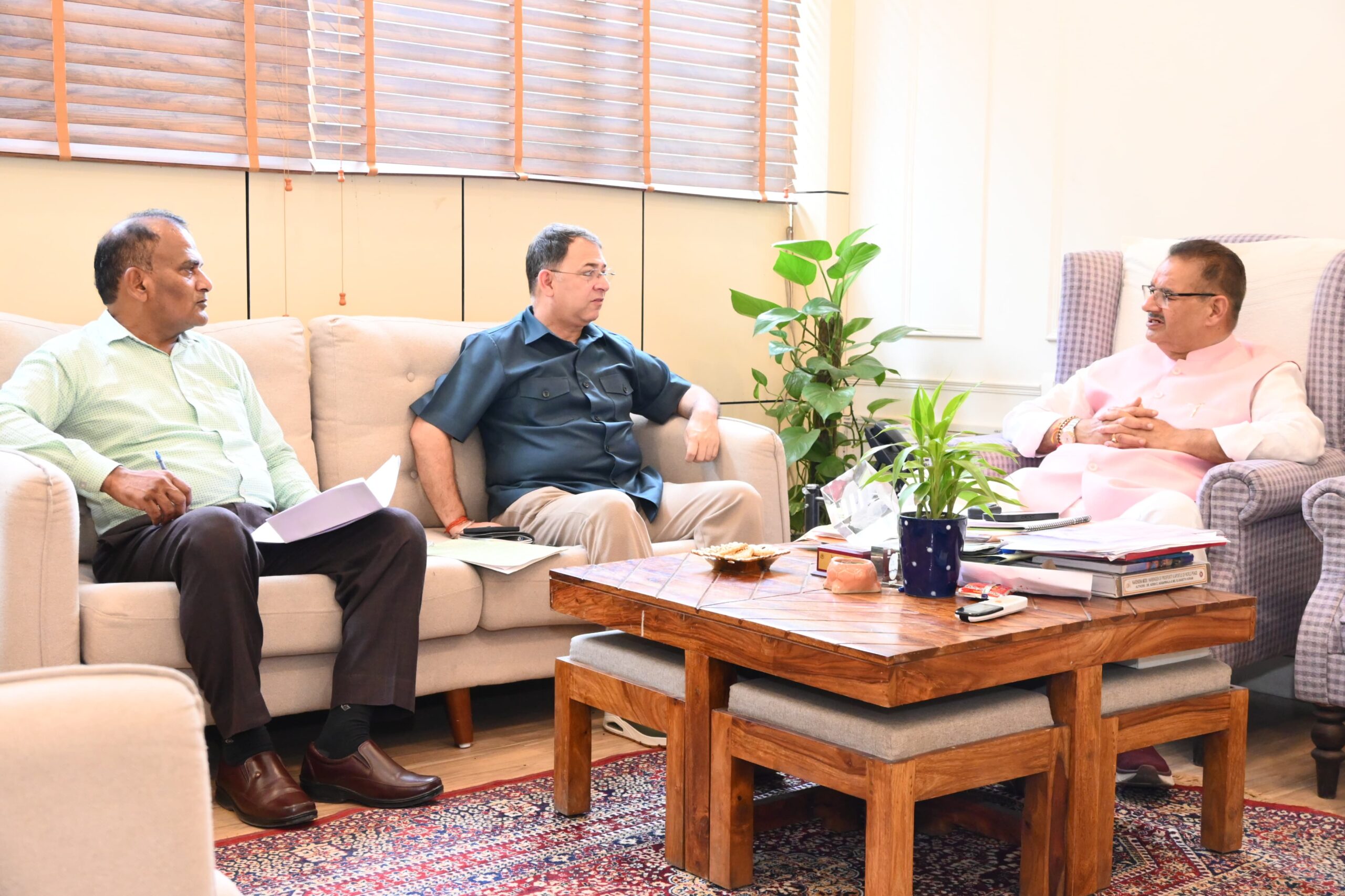 फसलों के नुकसान का नियमित रूप से करें सर्वेक्षण,मंत्रालय को भेजी जाए प्रतिदिन की रिपोर्ट  : जोशी 