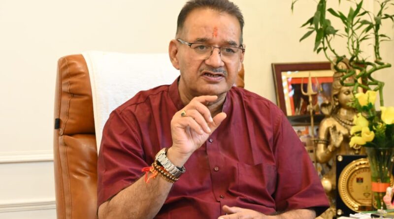 रक्षा मंत्री राजनाथ सिंह से मिले सैनिक कल्याण मंत्री जोशी,पूर्व सैनिकों और शहीदों के परिजनों के हित में किए जा रहे प्रयासों पर की चर्चा