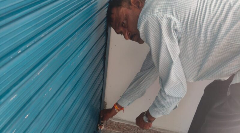 मसूरी देहरादून विकास प्राधिकरण का अभियान जारी, नेहरू कॉलोनी में दो अवैध निर्माण किये सील