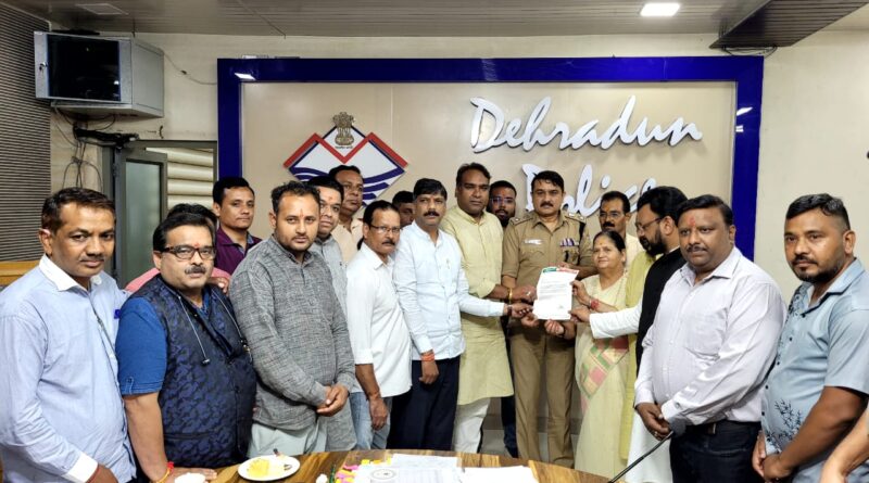 सोशल मीडिया पर भ्रामक और झूठी खबर फैलाने वालों के खिलाफ पुलिस का एक्शन शुरू – सीएम बदलने की अफवाह फैलाने वालों के खिलाफ कहा शिकंजा,मुकदमा दर्ज 