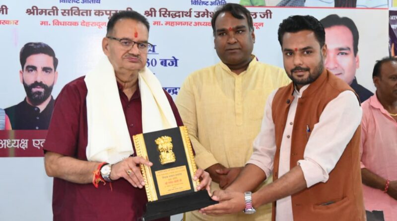 Teachers Day: कैबिनेट मंत्री जोशी  ने शिक्षकों को शॉल व स्मृति चिन्ह देकर किया सम्मानित,बोले गुरु और शिष्य का संबंध अत्यंत पवित्र , जीवनभर देता है मार्गदर्शन