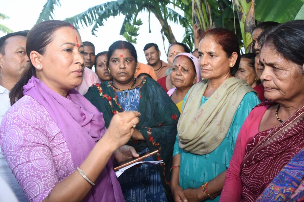 नैनीताल की लाल कुआं तहसील क्षेत्र में कैबिनेट मंत्री रेखा आर्या ने किया आपदाग्रस्त क्षेत्र का निरीक्षण,नुकसान का लिया जायजा