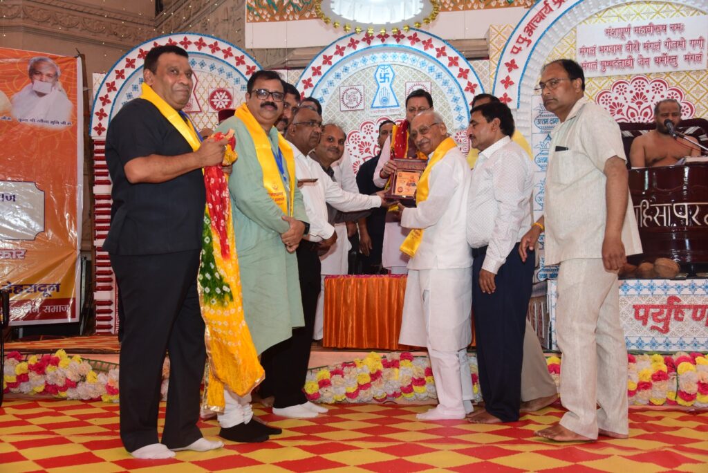 जैन धर्म ने दुनिया को दिया संदेश,अहिंसा ही वीरता का धर्म, संगठन और सामाजिक एकता का भी अद्वितीय उदाहरण  किया पेश: सीएम धामी