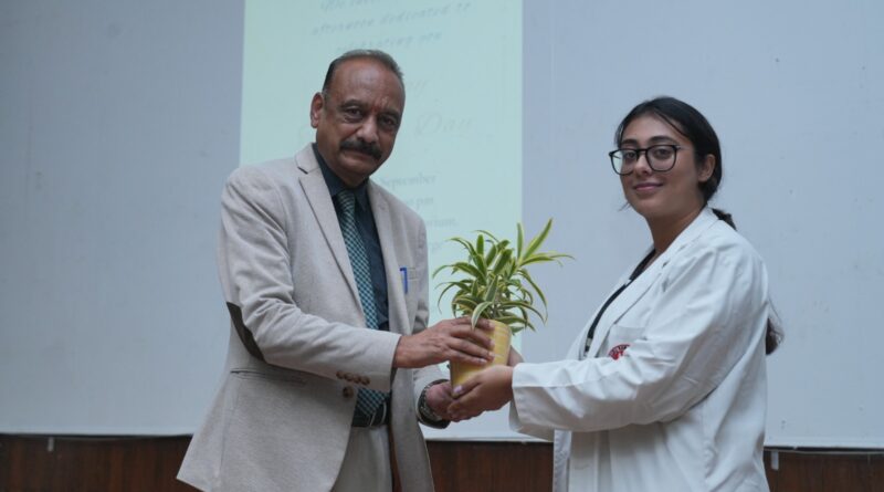 श्री गुरु राम राय मेडिकल काॅलेज में शिष्यों ने किया गुरुओं का सम्मान,शिक्षा के क्षेत्र में उल्लेखनीय योगदान देने वाले 15 शिक्षक सम्मानित