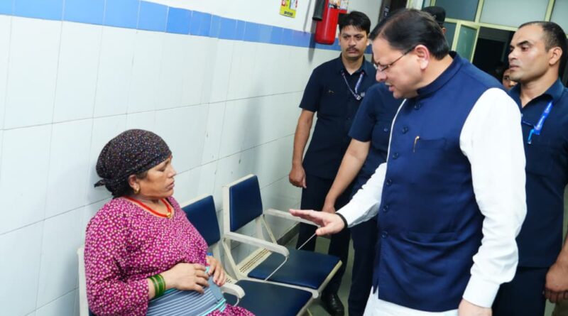 ये हुई ना बात- मुख्यमंत्री धामी के औचक निरीक्षण के बाद 2 दिन के अंदर ही दून अस्पताल में बढ़ी सुविधाएं,वेटिंग एरिया में लगे पंखे, तीमारदारों के लिए मास्क की सुविधा भी हुई मुहैया