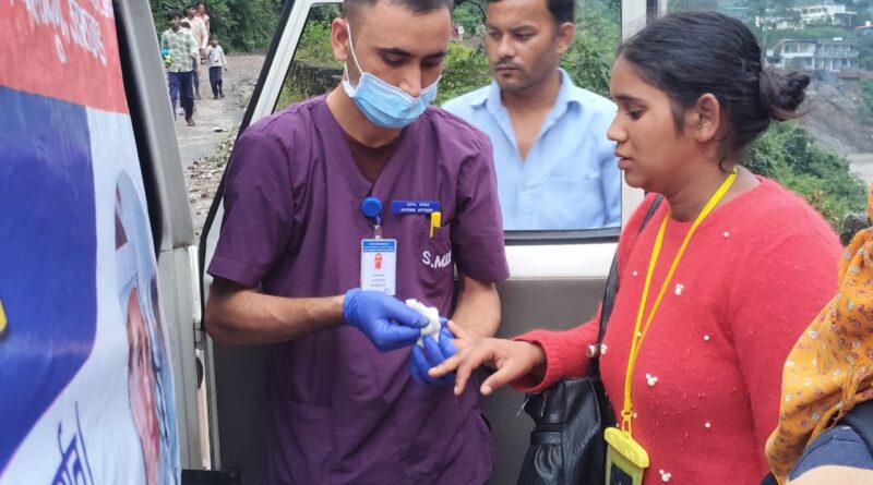 मदद के साथ राहत- दवाईयां-मेडिकल सहायता लेकर सहस्त्रधारा पहुँची एसजीआरआर यूनिवर्सिटी व श्री महंत इन्दिरेश अस्पताल की टीम