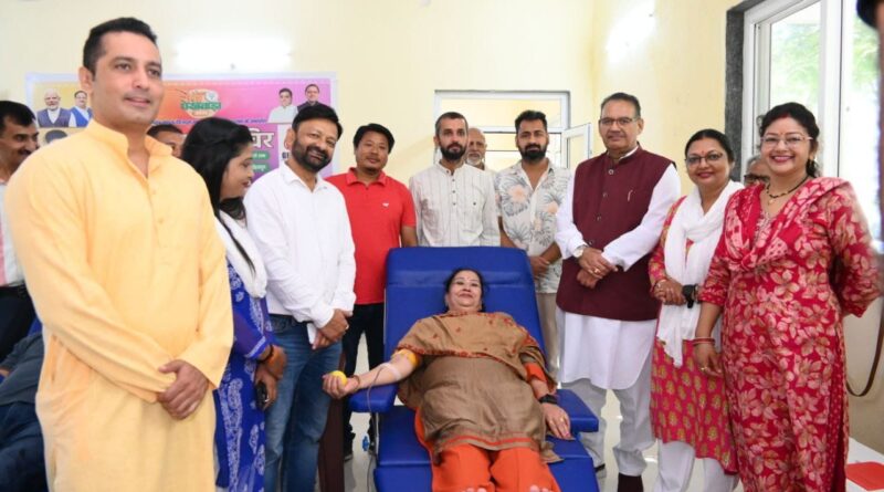 सेवा पखवाड़ा : कैबिनेट मंत्री जोशी बोले – रक्तदान महादान ,बचाई जा सकती है अनगिनत लोगों की जान