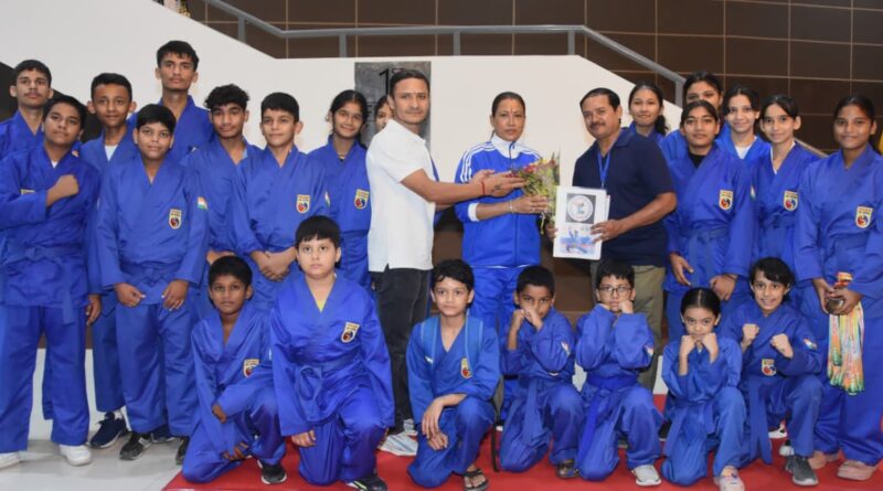 खेल मंत्री  रेखा आर्या एशियन कैडेट कप फेंसिंग चैंपियनशिप के पदक विजेताओं को किया सम्मानित, कहा –  फेंसिंग में भी आगे आए उत्तराखंड के खिलाड़ी 