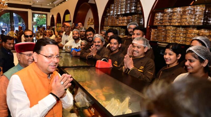 “जीएसटी बचत उत्सव ” सीएम धामी ने दुकानों का भ्रमण कर व्यवसायियों  से की बातचीत, GST की नई दरों के ऐतिहासिक निर्णय को जनता के हित में बताया