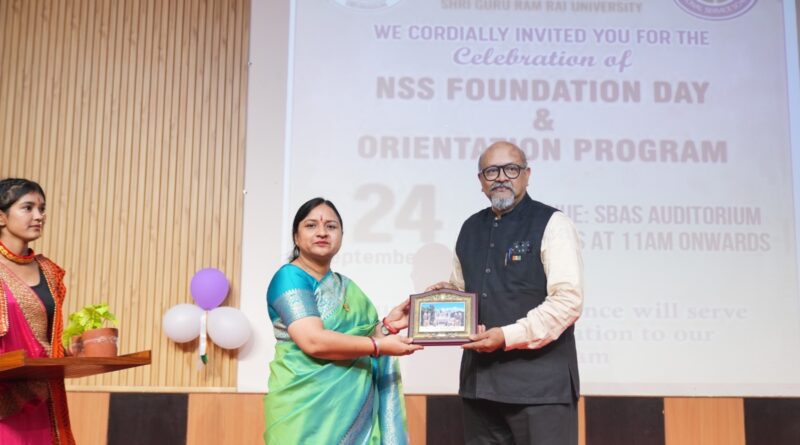 एसजीआरआर विश्वविद्यालय में एनएसएस स्थापना दिवस पर छात्र-छात्राओं ने दिया सेवा का संदेश