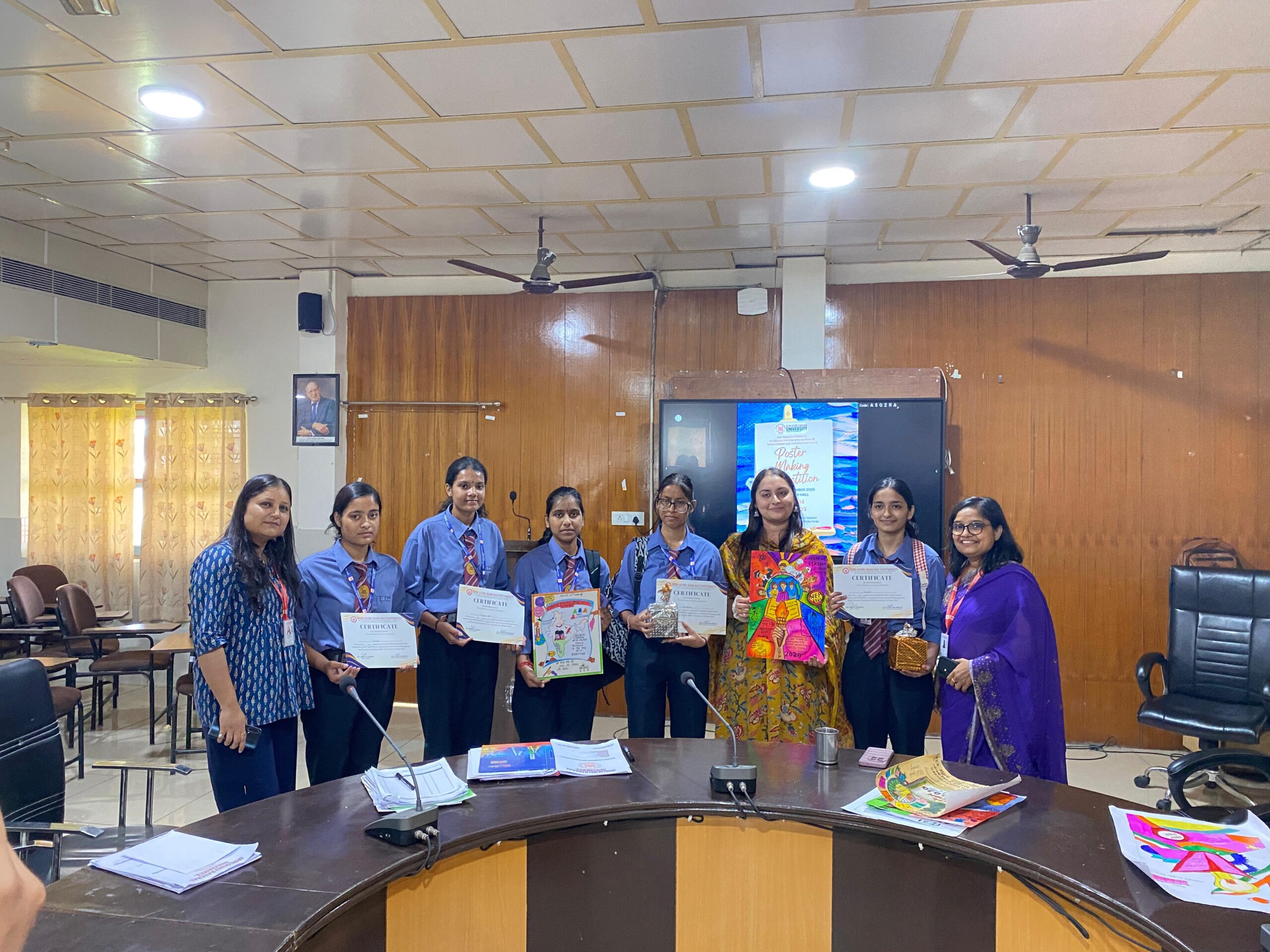 राष्ट्रीय शिक्षा नीति (NEP) 2020 पर पोस्टर मेकिंग प्रतियोगिता आयोजित, श्री गुरु राम राय विश्वविद्यालय में छात्रों ने दिखाई प्रतिभा