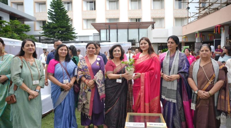 देहरादून में दो दिवसीय फिक्की  “फ्लो ट्रेड फेयर एवं आर्टिजन हाट”  का आगाज़, मुख्य अतिथि के तौर पर शामिल हुईं गीता धामी, उत्तराखंड चैप्टर अध्यक्ष डॉ गीता खन्ना के प्रयासों को सराहा