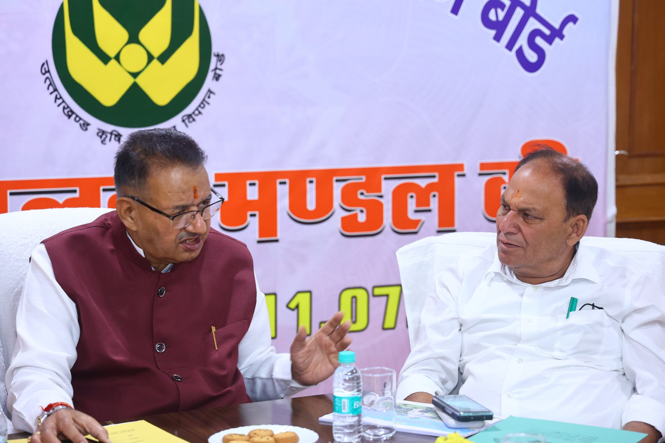 कृषि मंत्री जोशी ने रुद्रपुर मंडी में अफसरों संग की बैठक,दिए मंडियों के आधुनिकीकरण के निर्देश