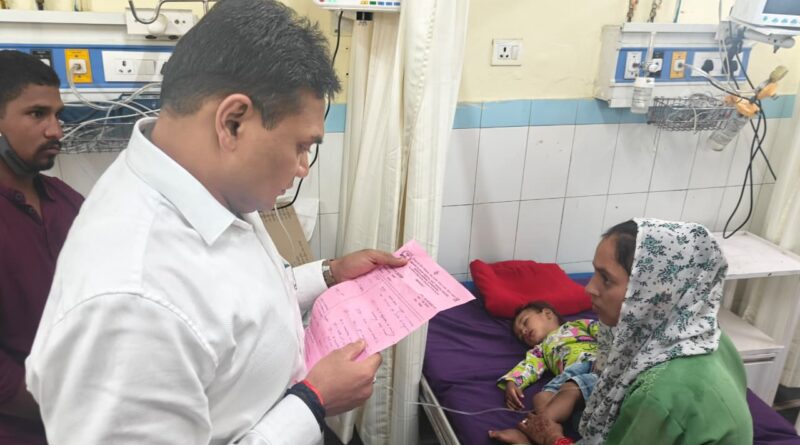 स्वास्थ्य सचिव डॉ. आर राजेश कुमार अचानक पहुंचे श्रीनगर मेडिकल कॉलेज, किया निरीक्षण, कहा- मरीजों को बेहतर चिकित्सा सेवाएं सरकार की सर्वोच्च प्राथमिकता